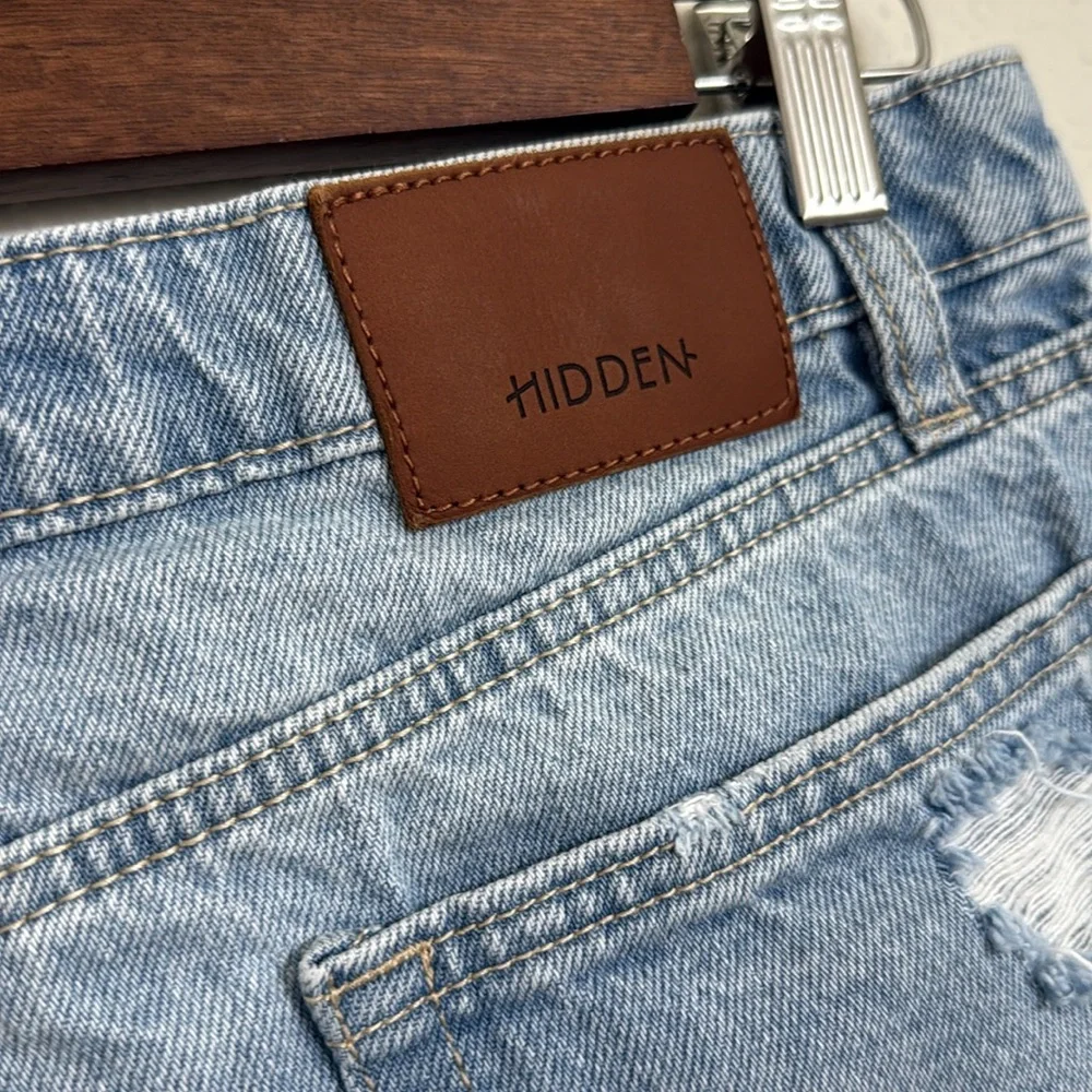 Hidden Distressed Jean Shorts - Picture 7 of 8